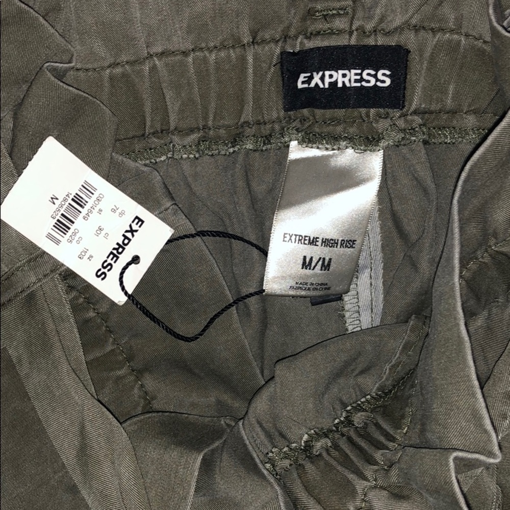 Express Shorts - Picture 2 of 2
